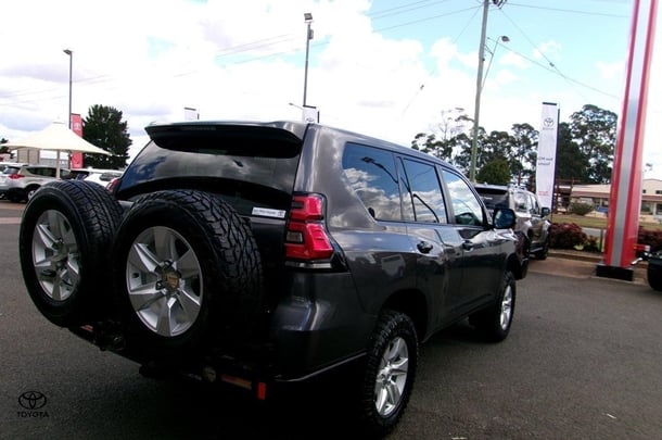 2020 Toyota Prado GX image 5