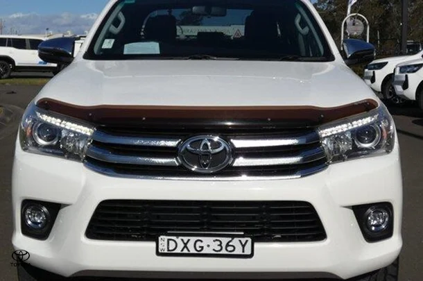 2018 Toyota Hilux SR5 image 2