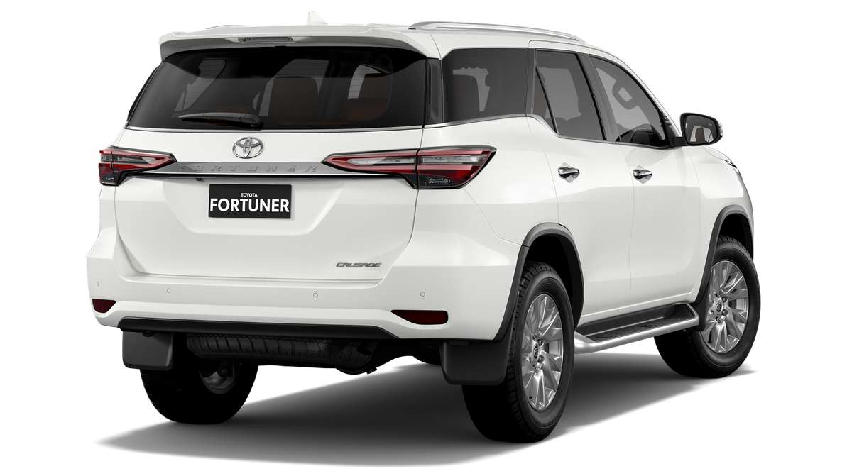 2025 Toyota Fortuner Crusade Automatic image 3