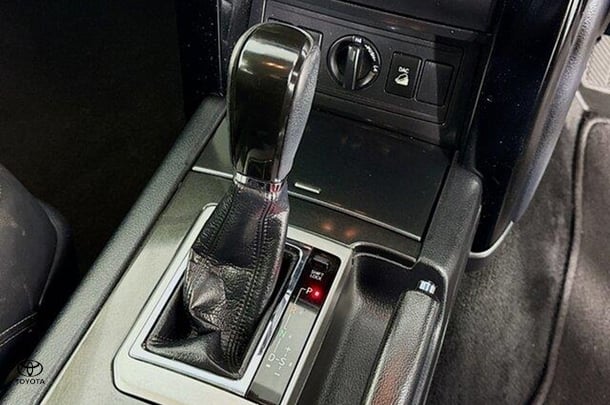 2017 Toyota Prado GXL image 17
