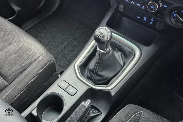 2021 Toyota Hilux SR5 image 18