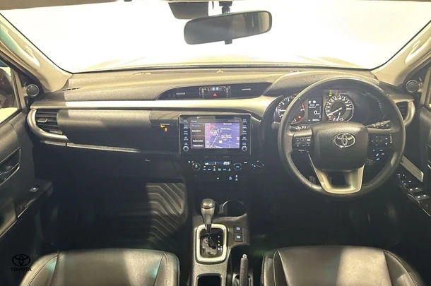 2021 Toyota Hilux SR5 image 2