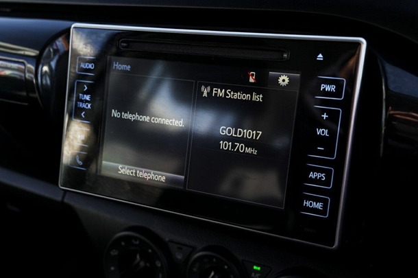 2019 Toyota Hilux 4x2 SR image 11