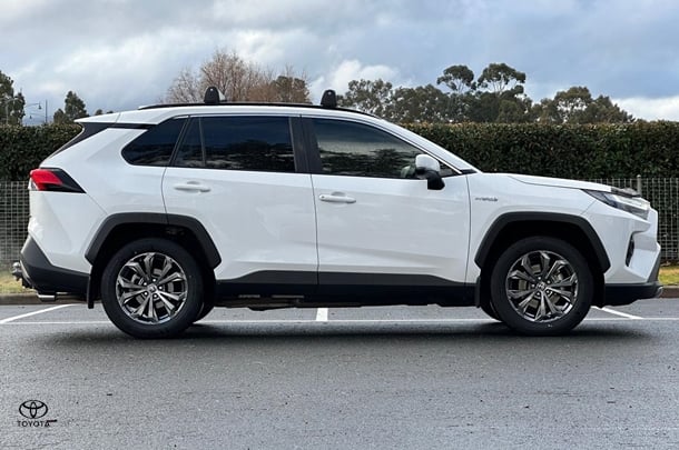 2022 Toyota RAV4 HYBRID GXL AWD image 2