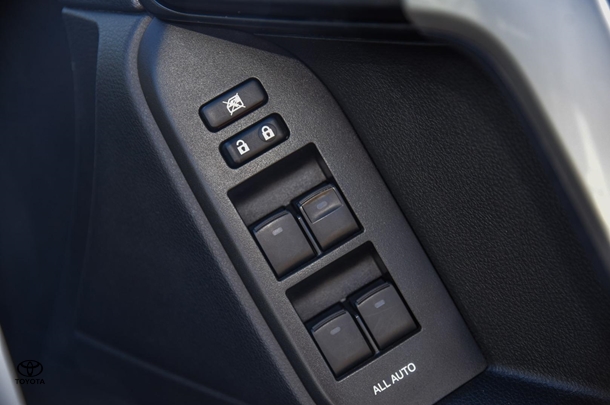2019 Toyota Prado GX image 17
