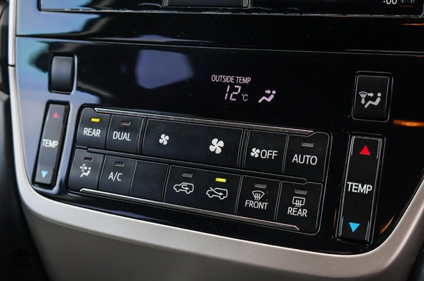 2019 Toyota Landcruiser GXL image 16