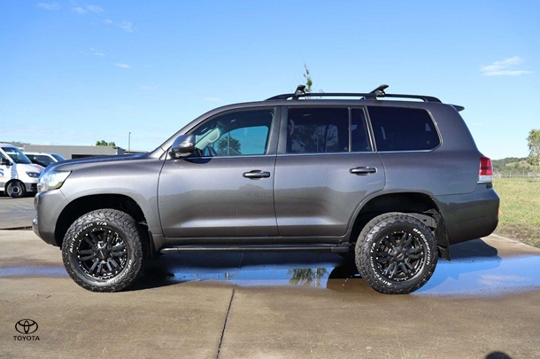 2020 Toyota Landcruiser VX image 8