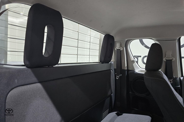 2021 Toyota Hilux SR image 27