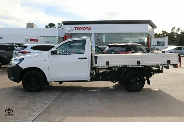 2024 Toyota Hilux 4x2 Workmate image 16