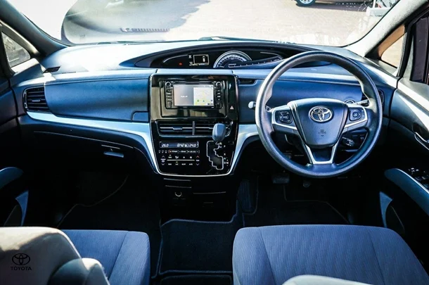 2019 Toyota Tarago GLi image 10