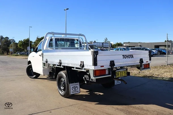 2024 Toyota Hilux 4x2 Workmate image 2