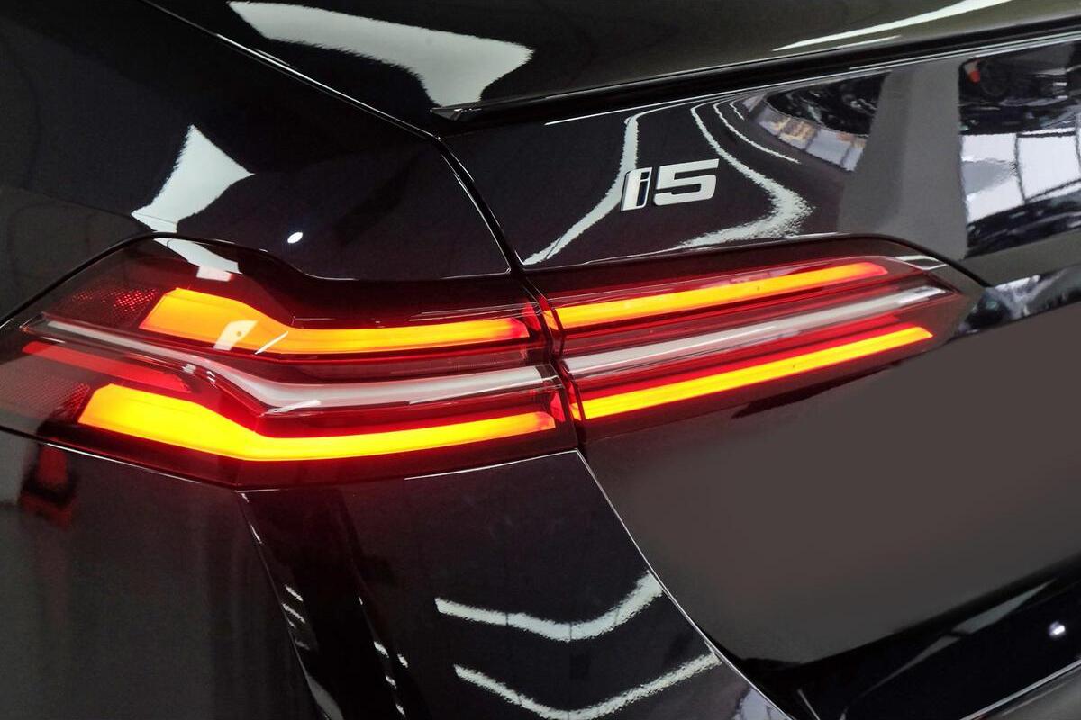 2025 BMW i5 M60 xDrive G60 Auto AWD image 14