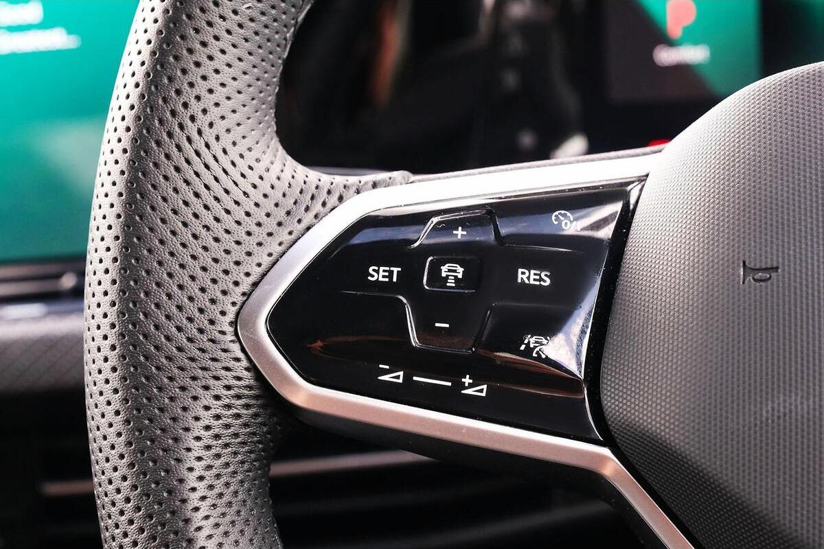 2024 Volkswagen Golf 110TSI R-Line 8 Auto MY24 image 17