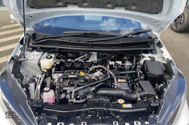 2022 Toyota Yaris HB Hybrid SX image 8