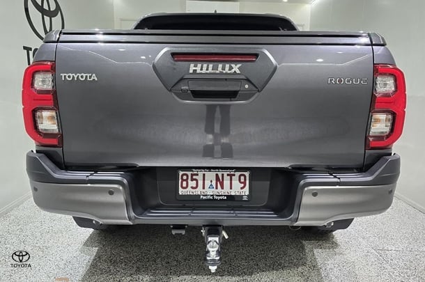 2025 Toyota Hilux Rogue image 4