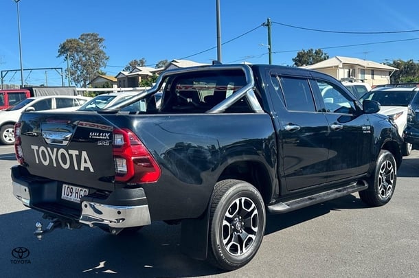 2023 Toyota Hilux SR5 image 3