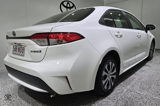 2021 Toyota COROLLA SEDAN HYBRID Ascent Sport image 2