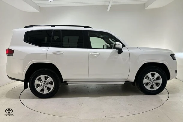 2023 Toyota Landcruiser GXL image 9