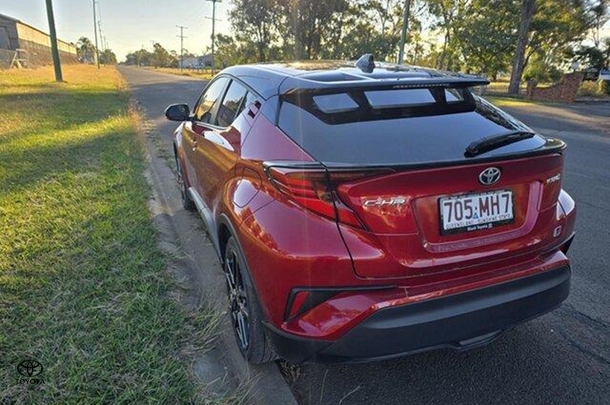 2021 Toyota C-HR Hybrid GR-S image 18
