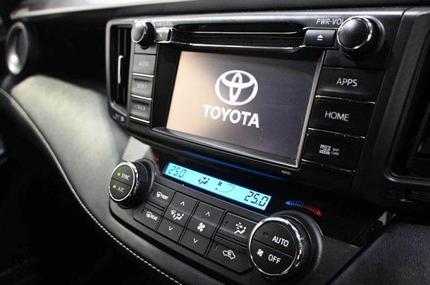 2018 Toyota RAV4 GXL AWD image 12