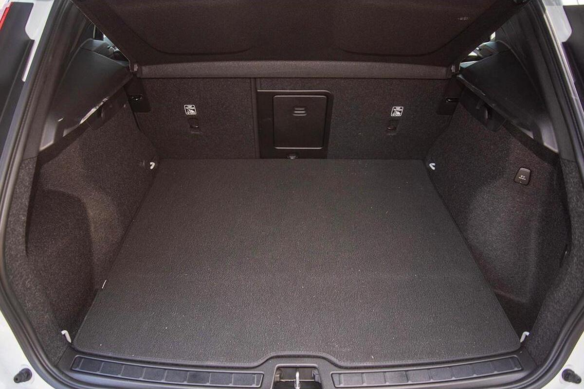 2024 Volvo XC40 Ultra B4 Dark Auto AWD MY25 image 10