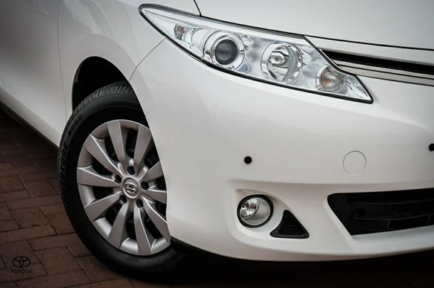 2019 Toyota Tarago GLi image 2