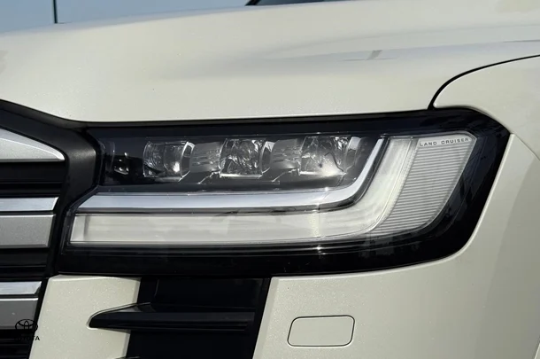 2022 Toyota Landcruiser Sahara ZX image 18