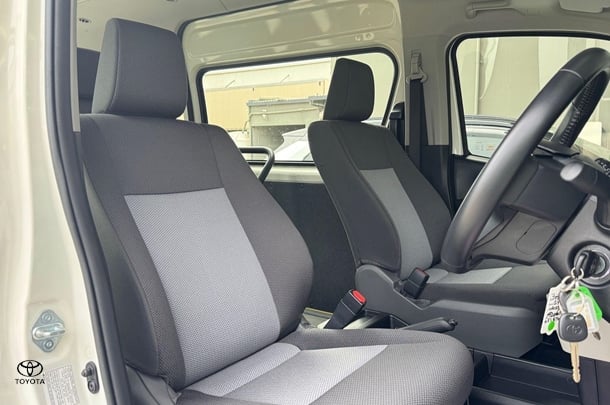 2021 Toyota Hiace SLWB image 15