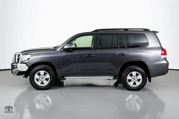 2017 Toyota LANDCRUISER GXL image 5