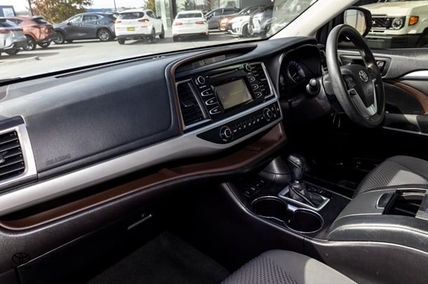 2017 Toyota KLUGER GX AWD image 9