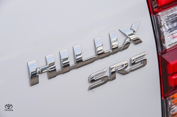 2023 Toyota HILUX SR5 image 8