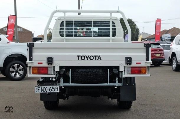 2025 Toyota LC MILITARY GXL image 4