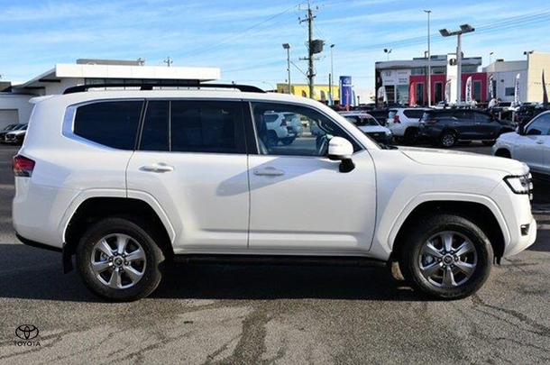 2022 Toyota Landcruiser VX image 16