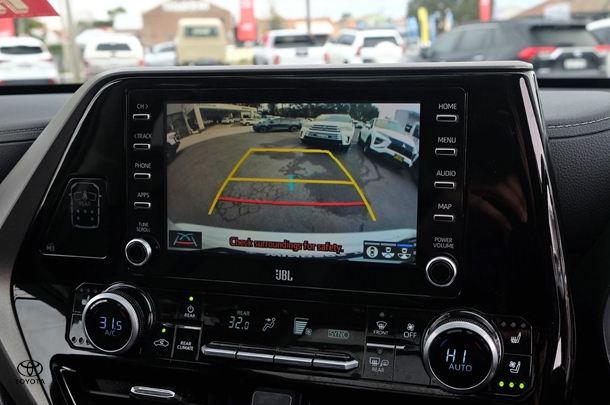 2021 Toyota KLUGER AWD GRANDE image 13