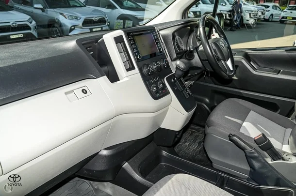 2022 Toyota HIACE SLWB image 9