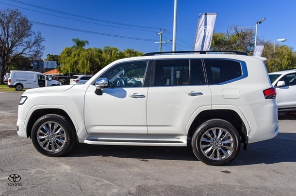2024 Toyota Landcruiser Sahara ZX image 4
