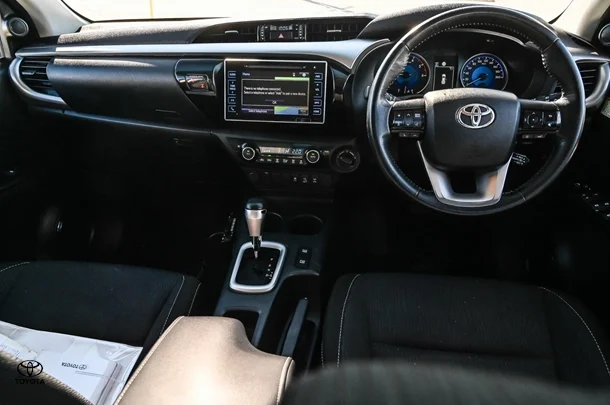 2020 Toyota HILUX SR5 image 9