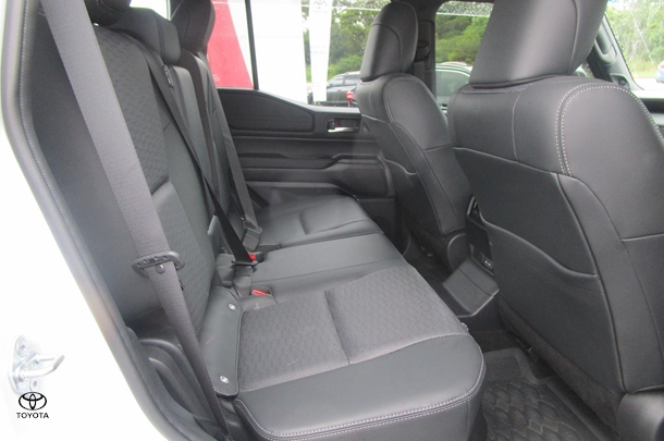 2024 Toyota Prado VX image 12