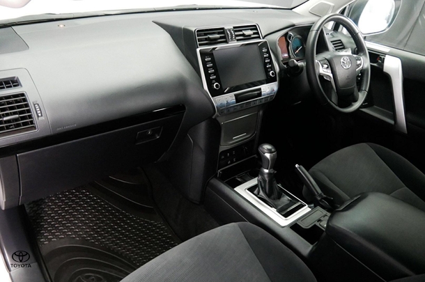 2023 Toyota Prado GXL image 18