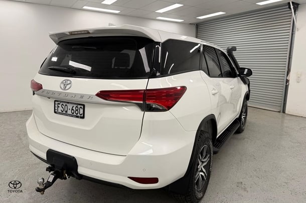 2022 Toyota Fortuner GX image 3