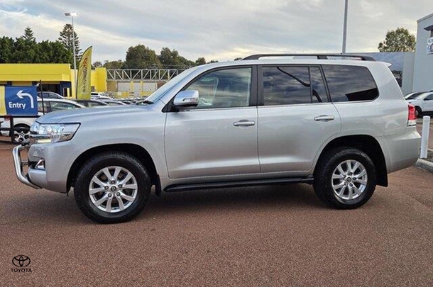 2020 Toyota Landcruiser VX image 6