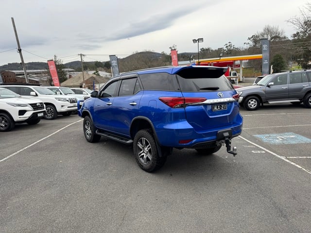 2016 Toyota Fortuner GXL image 5
