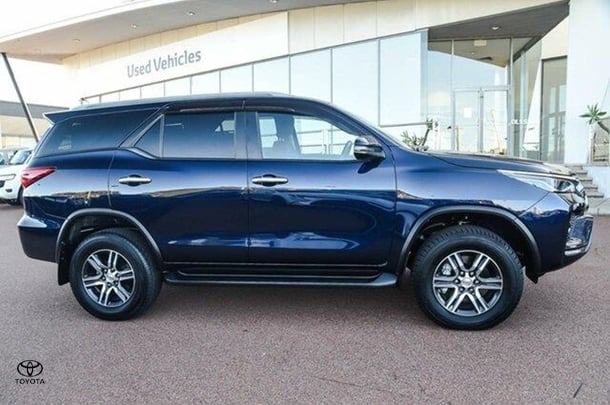 2023 Toyota Fortuner GXL image 3