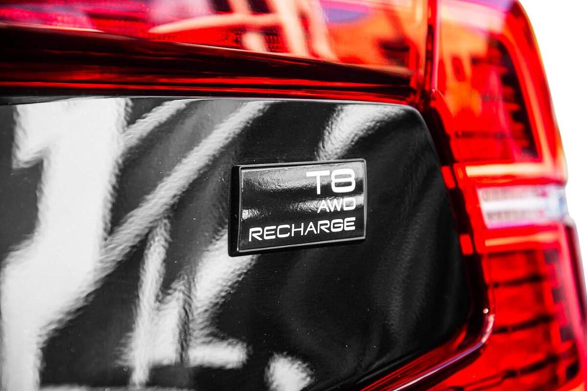 2024 Volvo S60 Recharge T8 Black Edition Auto AWD MY24 image 12