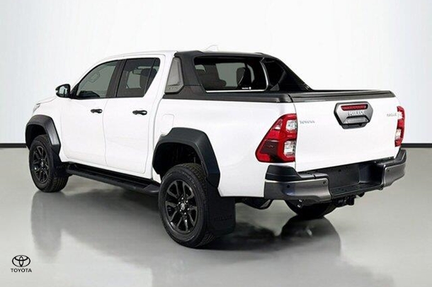 2022 Toyota Hilux Rogue image 6