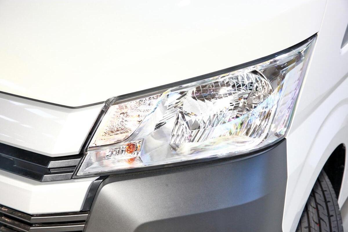 2024 Toyota Hiace LWB Auto image 7