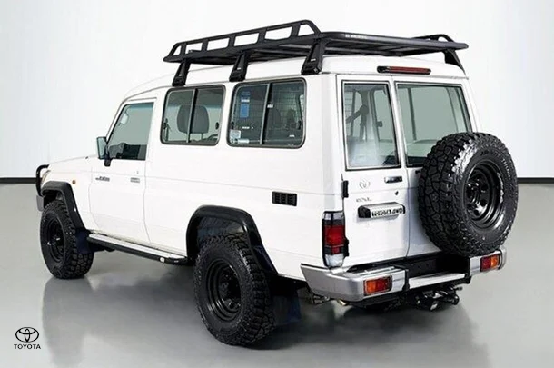 2021 Toyota LANDCRUISER MILITARY GXL image 6