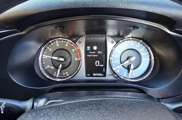 2021 Toyota Hilux SR image 21