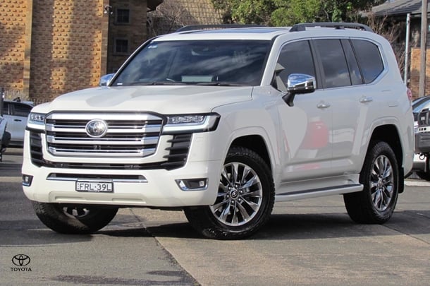 2022 Toyota Landcruiser Sahara ZX image 3
