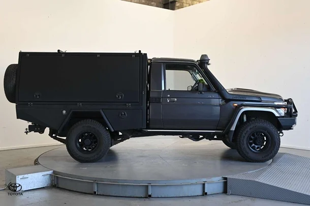 2021 Toyota LC Military GXL image 4